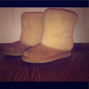 UGG Patten Boots Size 7.5 in Beige & Cream